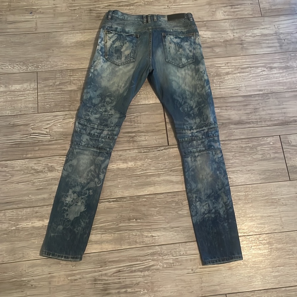 Slightly worn - Picture 3 of 3